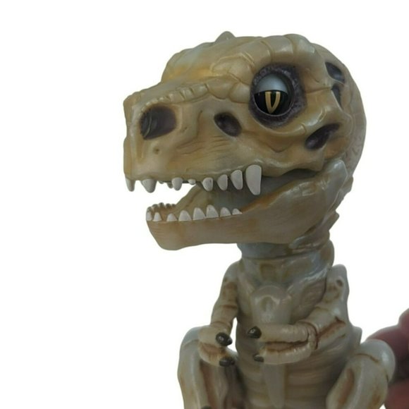 WowWee Fingerlings Doom Raptor Dinosaur T-Rex Bonehead Skeleton Dino 5-Inches - Picture 2 of 5